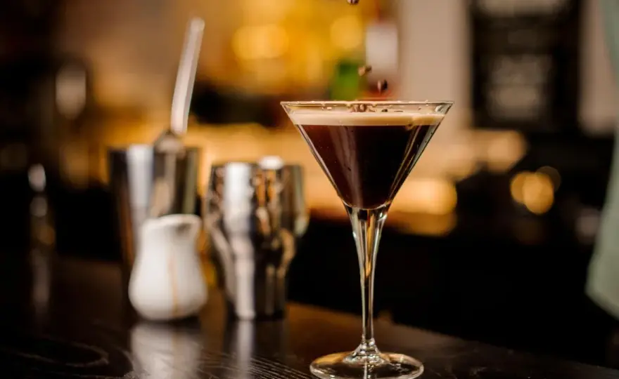 Cocktail mit Espresso - so gelingen Martini und Tonic