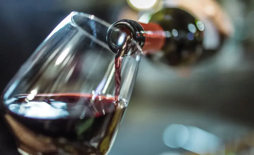 Wie lange hält geöffneter Rotwein? Tipps für die Lagerung