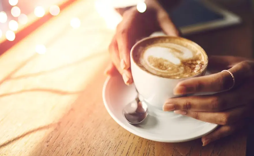 Dehydriert Kaffee? So wirkt Koffein auf den Flüssigkeitshaushalt