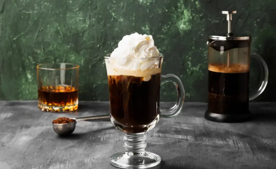 Irish Coffee Rezept mit perfekter Sahnehaube
