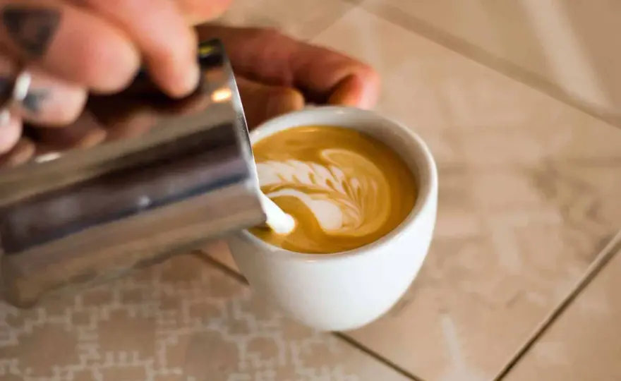Wie schmeckt Cappuccino? Aromen und Tipps für die perfekte Balance