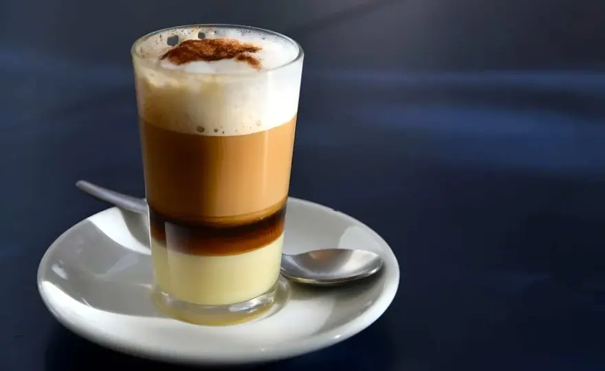Barraquito selber machen - Rezept für kanarischen Kaffee