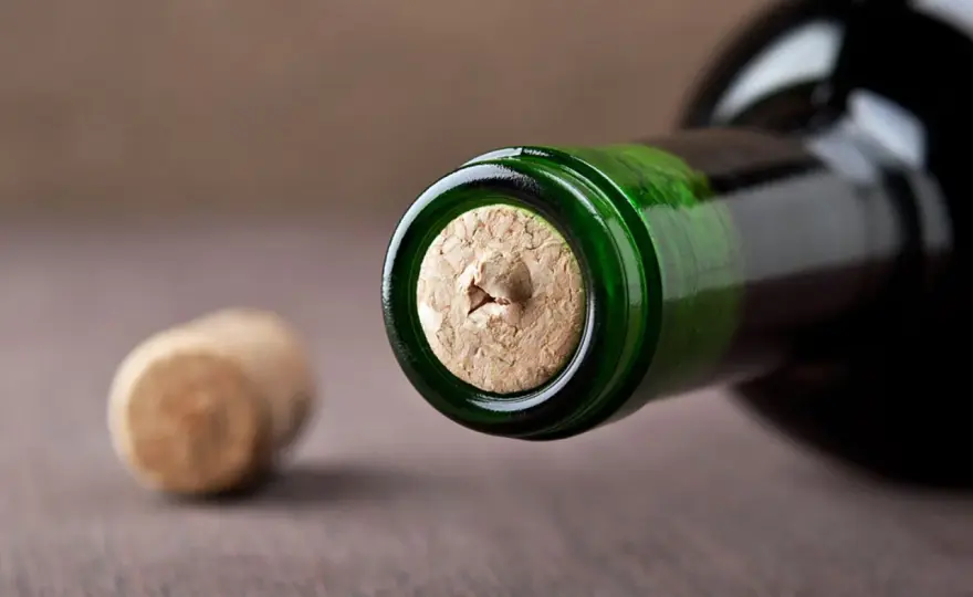 Korken geht nicht raus? So öffnest du die Flasche sicher