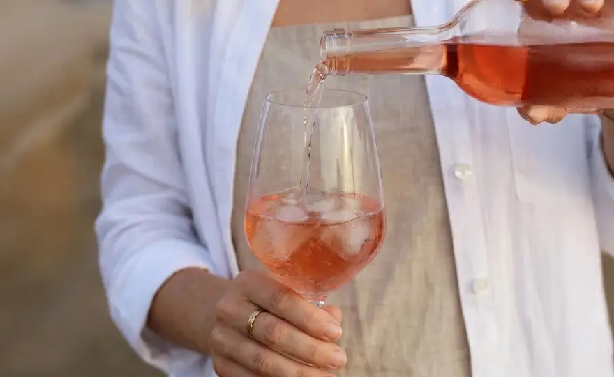 Roséwein richtig kühlen - die ideale Temperatur und Tipps